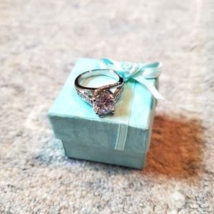 *NEW* Stunning 14k white gold CZ ring